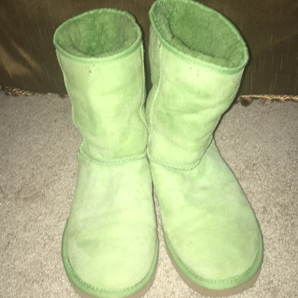 RARE Kelly Green UGGS 💚